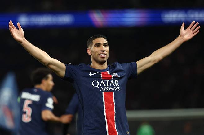 <yonhap photo-2180=""> TOPSHOT - Paris Saint-Germain's Moroccan defender #02 Achraf Hakimi celebrates after scoring a goal during the UEFA Champions League semi-final second leg football match between Paris Saint-Germain (PSG) and Arsenal at the Parc des Princes stadium in Paris, on May 7, 2025. (Photo by FRANCK FIFE / AFP)/2025-05-08 06:43:19/ <저작권자 ⓒ 1980-2025 ㈜연합뉴스. 무단 전재 재배포 금지, AI 학습 및 활용 금지></yonhap>