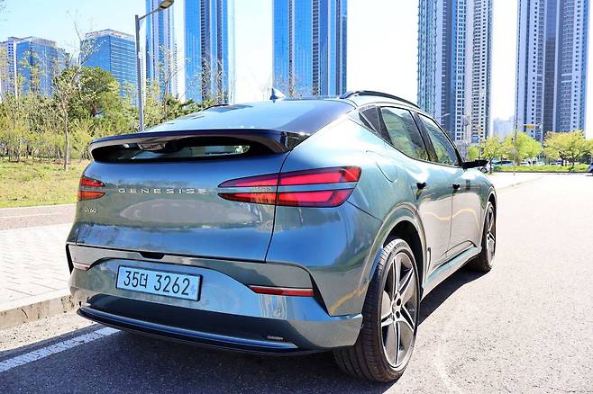 제네시스 GV60 부분변경 모델 후면부 / 출처=IT동아