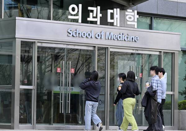 경기지역 내 한 의과대학 정문으로 의대생들이 들어서고 있다. 경기일보DB