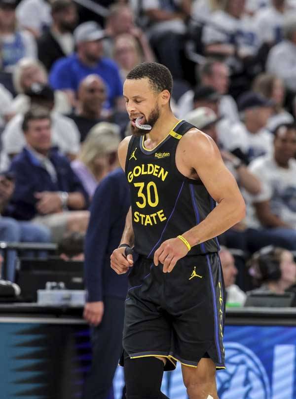 커리는 1차전 도중 햄스트링을 다쳤다. 사진= San Francisco Chronicle via AP= 연합뉴스 제공