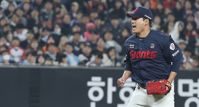 롯데 자이언츠 투수 나균안이 시즌 첫 승에 도전한다. 사진은 2025시즌 롯데 자이언츠에서 활약 중인 나균안의 모습. /사진=뉴스1