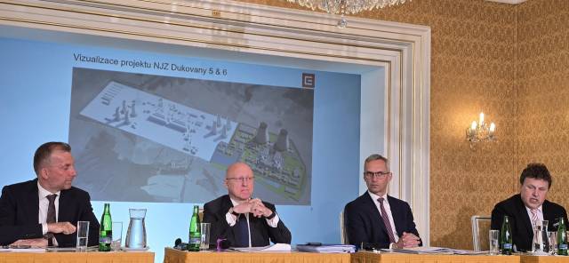 체코전력공사(CEZ) 관계자들이 7일(현지시간) 체코 프라하 리히텐슈타인 궁에서 두코바니 원전 계약 지연 사태에 대한 브리핑을 하고 있다. 사진=산업부공동취재단