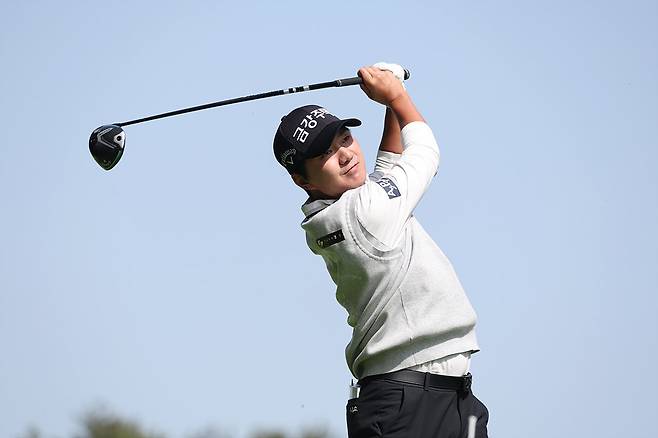 KPGA 클래식 1라운드 16번 홀에서 티샷을 하고 있는 옥태훈. 사진제공 | KPGA