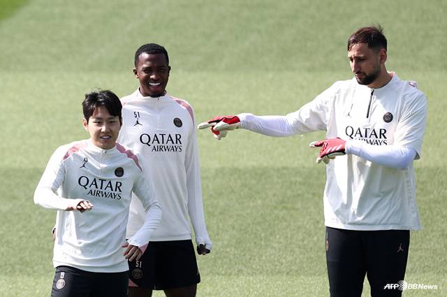 아스널전에 앞서 팀 훈련을 소화한 이강인(왼쪽). /AFPBBNews=뉴스1