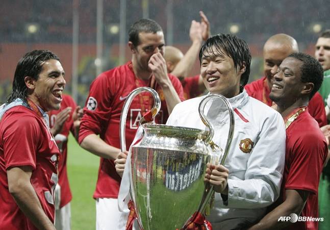 2007~2008시즌 유럽축구연맹(UEFA) 챔피언스리그 우승을 차지했던 박지성(오른쪽에서 2번째). 유일한 아시아인 우승자로 남아있다. /AFPBBNews=뉴스1