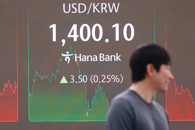 9일 오후 서울 중구 하나은행 딜링룸 현황판에 원·달러 환율이 표시되고 있다. (사진=연합뉴스)