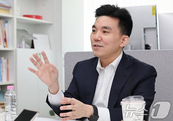 김재승 성균관대 부교수가 30일 서울 종로구 성균관대학교 교수회관에서 대선 기획 ‘3040, 차기 정부에 바란다’ 인터뷰를 하고 있다. 2025.4.30/뉴스1 ⓒ News1 허경 기자