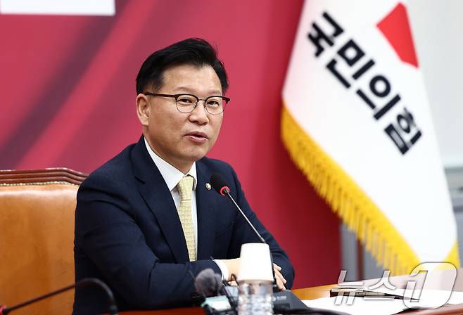 이양수 국민의힘 사무총장이 9일 오후 서울 여의도 국회에서 김문수 대통령 후보와 한덕수 무소속 예비후보의 단일화 관련 기자회견을 하고 있다. 2025.5.9/뉴스1 ⓒ News1 김민지 기자