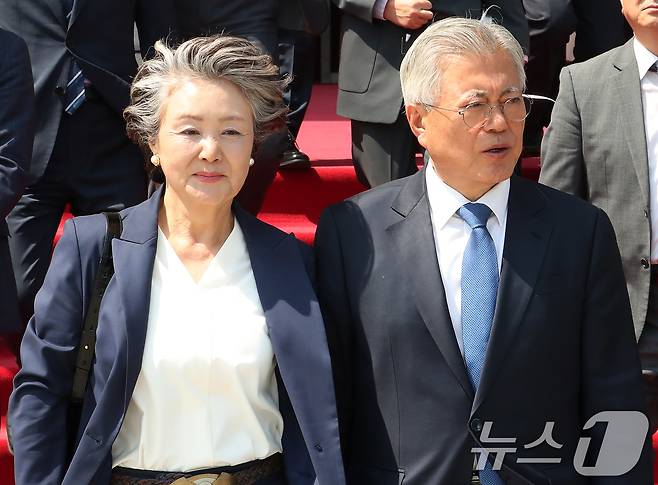 문재인 전 대통령과 김정숙 여사. 2025.4.25/뉴스1 ⓒ News1 국회사진취재단