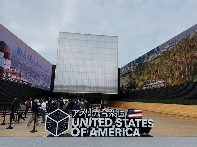 정말 많은 사람이 찾는 엑스포장, 그렇기에 전시관을 둘러보기 위한 전략도 필요하다. 보통 이른 아침, 늦은 저녁에 대기 줄이 짧아지며 사전 예약을 통해 보다 편하게 관람을 즐길 수 있다. 사진은 미국관으로 미국의 현재와 미래 우주를 테마로 전시가 준비됐다.