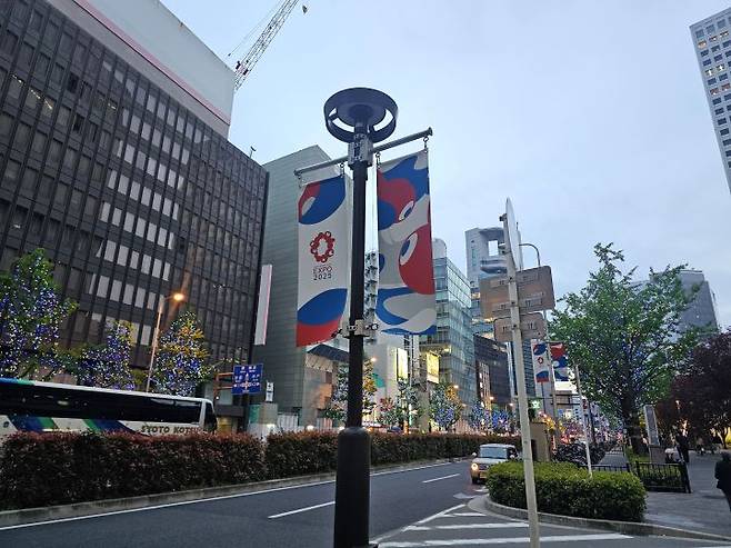 오사카에서 엑스포 관련 홍보물을 찾는 것은 어려운 일이 아니다. 2025 엑스포는 오는 10월 13일까지 진행된다. 만약 기간 중 간사이를 방문할 계획이라면 엑스포장 방문도 고려해 보면 좋겠다.