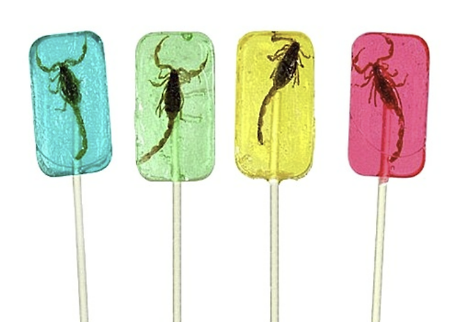 전갈 사탕. 뉴시스(데일리메일 캡처)
