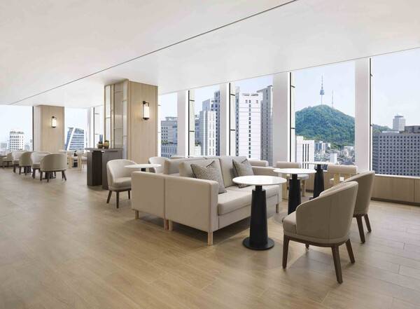 코트야드 메리어트 서울 남대문 호텔이 5월 12일 최상층(22층)에 프리미엄 베이커리 카페 'THE 22 남대문 베이커리(The Twenty Two Namdaemun Bakery)'를 선보인다 / 코트야드 메리어트 서울 남대문 호텔