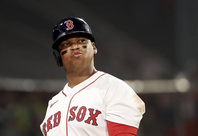 보스턴 내야수 데버스는 최근 팀이 자신에게 포지션 변경을 제안한 것에 분노했다. 비시즌부터 수비 포지션을 두고 데버스와 구단이 첨예해지고 있다. 연합뉴스 AP