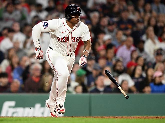 보스턴 내야수 데버스는 최근 팀이 자신에게 포지션 변경을 제안한 것에 분노했다. 비시즌부터 수비 포지션을 두고 데버스와 구단이 첨예해지고 있다. 연합뉴스 AFP