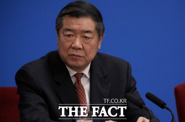 미국과 중국이 10일(현지 시간) 스위스 제네바에서 고위급 무역 협상을 시작했다. 사진은 허리펑 부총리 겸 중앙정치국 위원이 2023년 3월 13일 전국인민대표대회(전인대) 폐막식 내외신 기자회견에 참석한 모습. /베이징=AP/뉴시스