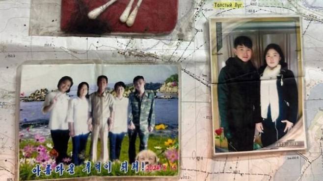 우크라이나에서 전사한 북한군 품속에서 나온 사진들. 오른쪽 사진은 전사한 군인이 휴가를 나왔다가 여동생과 찍은 사진이다. NK인사이더