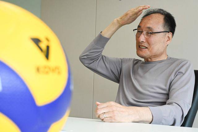 강만수 한국배구연맹 유소년육성위원장이 지난달 29일 서울 마포구 한국배구연맹에서 본보와 인터뷰하고 있다. 강예진 기자