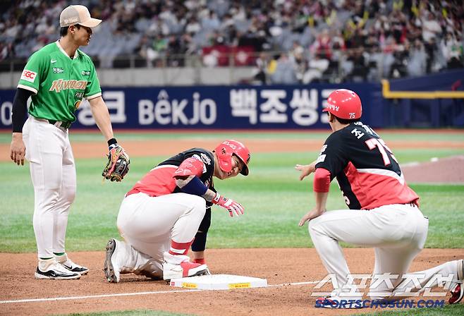 올 시즌 첫 3루타! 2타점 3루타 날린 KIA 최형우.