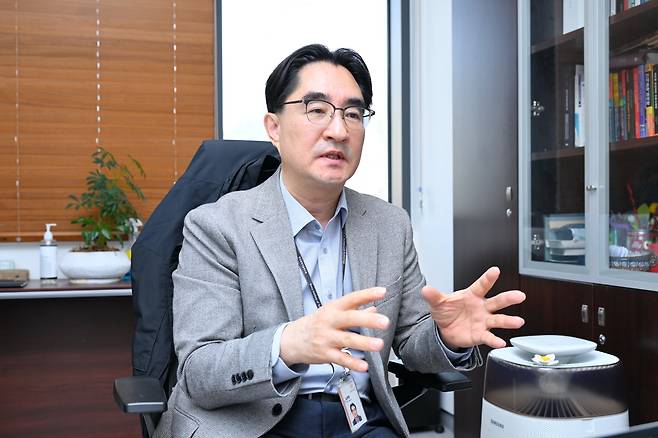 김래현 한국과학기술연구원(KIST) 미래국방국가기술전략센터장이 4월 16일 조선비즈와의 인터뷰에서 국방 R&D 생태계를 민간에 개방해야 한다고 설명하고 있다./KIST