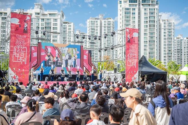 울산 북구는 지난 9일부터 11일까지 3일간 달천철장과 북구청 광장 일대에서 제21회 울산쇠부리축제를 열었다. 사흘동안 16만여명의 관람객이 찾았다. 울산 북구청 제공