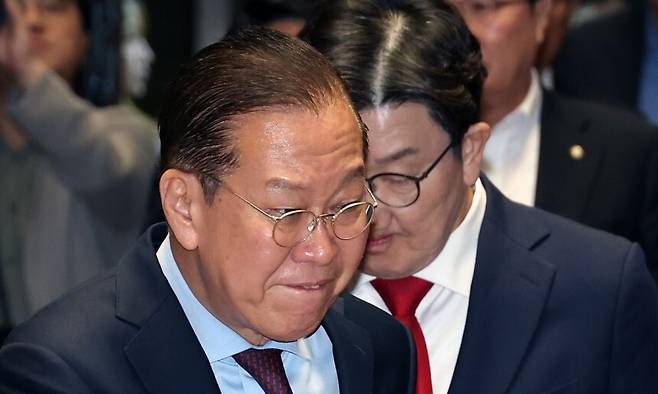 국민의힘 권영세 전 비상대책위원장(왼쪽)과 권성동 원내대표.연합뉴스