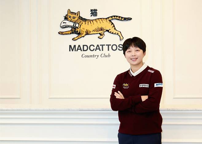 미국여자프로골프(LPGA) 투어에서 활약 중인 김효주가 매드캐토스 컨트리클럽과 의류 후원 계약을 맺는 모습. /지애드 스포츠