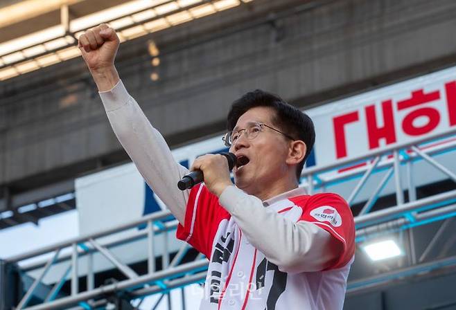 21대 대선 공식 선거운동이 시작된 12일 오후 김문수 국민의힘 대선 후보가 대구 중구 서문시장에서 지지를 호소하고 있다. ⓒ데일리안 방규현 기자