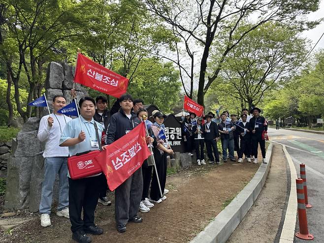 명륜진사갈비의 전국 산불예방·환경보호 캠페인 현장. 명륜당 제공