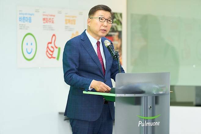 이우봉 풀무원 총괄CEO가 12일 서울 강남 수서 본사에서 열린 풀무원 창사 41주년 기념식에서 '신경영선언'을 선포하고 있다. 풀무원 제공