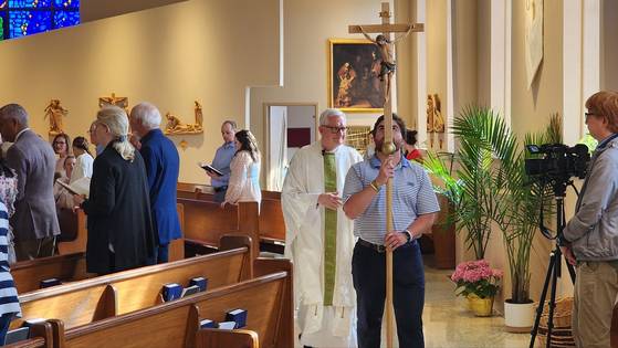 나로그 신부가 10일 빌라노바대학 성당에서 미사를 집전하고 있다. 강태화 특파원