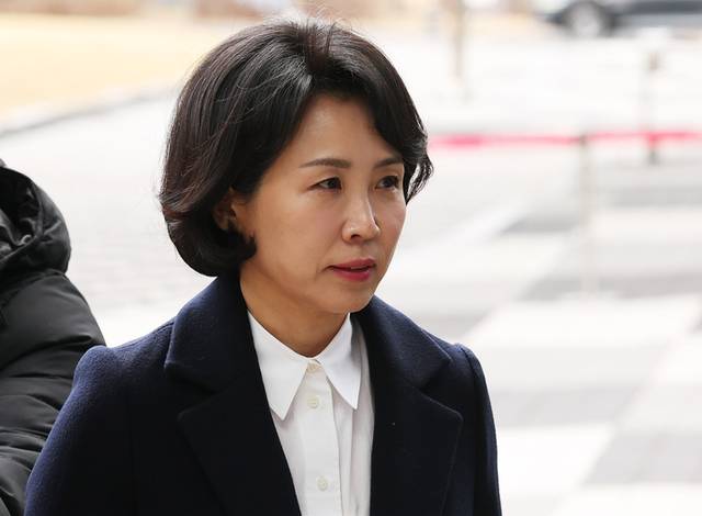 ▲ 20대 대선 당내 경선 당시 더불어민주당 전·현직 의원 배우자 등에게 경기도청 법인카드로 식사를 제공한 혐의로 기소돼 1심에서 벌금형을 선고받은 이재명 대표 배우자 김혜경 씨가 지난 3월 18일 경기도 수원시 수원고등법원에서 열린 항소심 첫 공판에 출석하고 있다. 연합뉴스