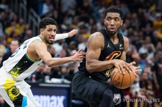 타이리스 할리버튼과 도너번 미첼