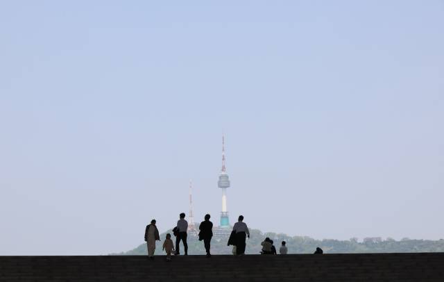 서울 용산구 국립중앙박물관에서 바라본 하늘이 맑다. 연합뉴스