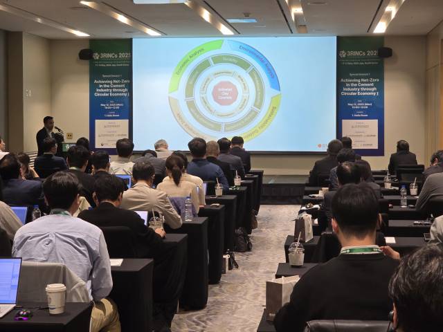 제주 신화월드에서 12일 ‘3RINCs 2025 국제학술대회'가 진행되고 있다.사진제공=한국시멘트협회