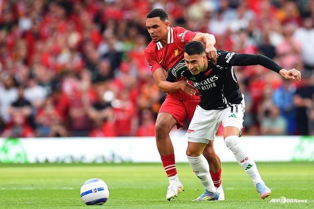 트렌트 알렉산더 아놀드(왼쪽). /AFPBBNews=뉴스1