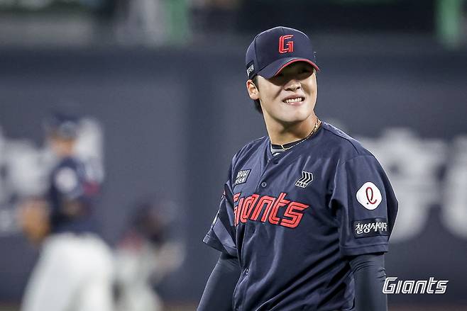 롯데 이민석이 11일 수원 KT전에서 미소 짓고 있다. /사진=롯데 자이언츠 제공