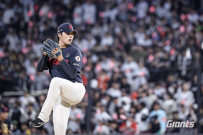 롯데 이민석이 11일 수원 KT전에서 역투하고 있다. /사진=롯데 자이언츠 제공