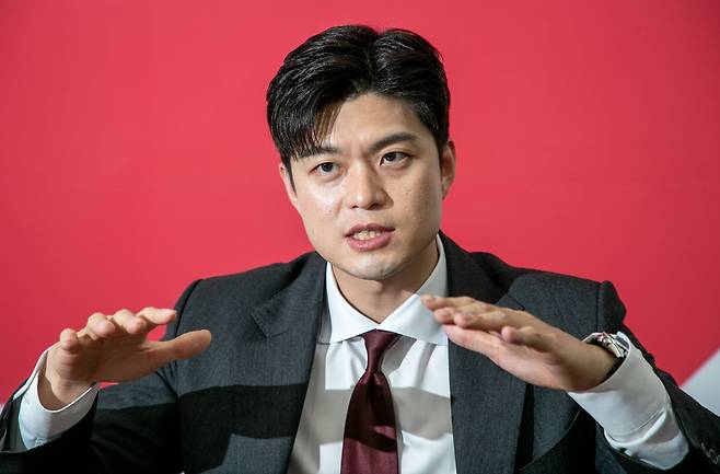 국민의힘 비상대책위원장으로 지명된 김용태 의원이 12일 국회 본관에서 본지와 인터뷰하고 있다. 김 위원장은 남은 20여일 빠르게 변화해서 국민께 믿음을 드릴 수 있도록 하겠다고 각오를 밝혔다./장련성 기자