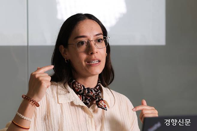 국제구조위원회 라틴아메리카지역 공적개발원조(ODA) 담당 다이애나 버넌이 9일 서울 강남구 국제구조위원회 사무실에서 베네수엘라의 열악한 의료현실에 대해 말하고 있다. 이준헌 기자