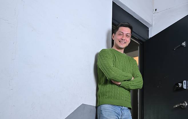 Urbandetail Architecture co-founder and principal Daniel Tandler poses for photos during an interview with The Korea Herald on April 25 at Urbandetail Architecture in Jung-gu, Seoul. (Im Se-jun/The Korea Herald)