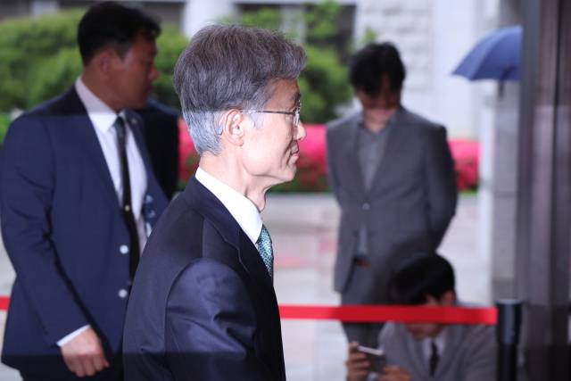 조희대 대법원장이 9일 서울 서초구 대법원으로 출근하고 있다. 연합뉴스