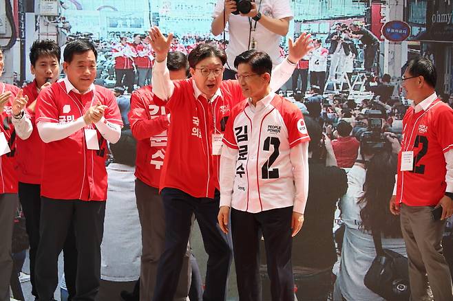 국민의힘 김문수 대선 후보가 5월13일 울산 뉴코아아울렛 앞에서 유세를 하고 있다. ⓒ공동취재