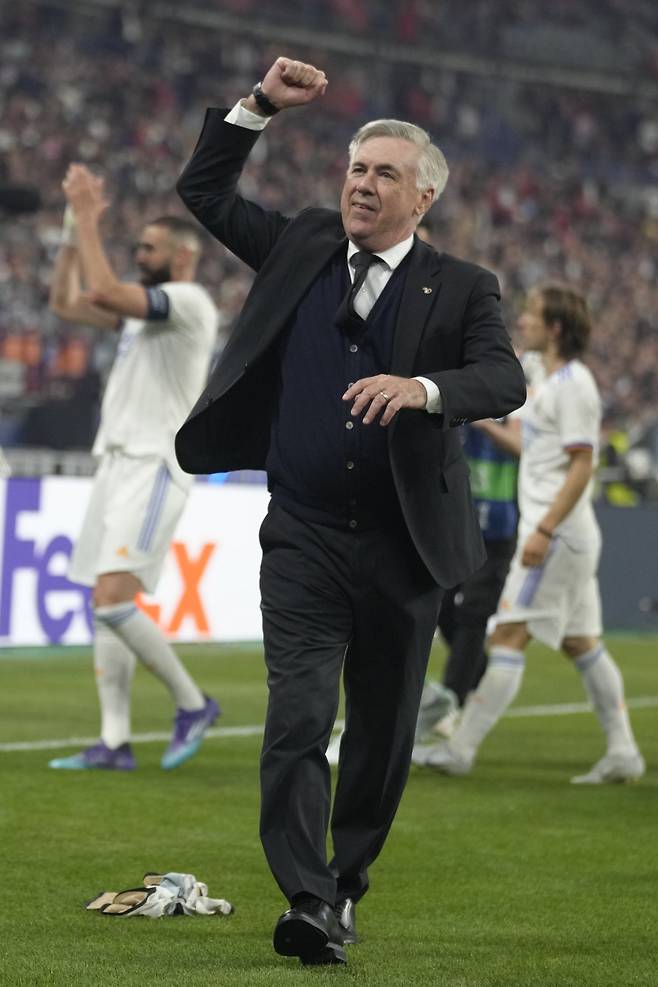 카를로 안첼로티 레알 마드리드 감독이 13일(한국시간) 브라질축구대표팀 지휘봉을 잡았다. 대표팀 출범 이래로 외국인에게 지휘봉을 맡긴 적이 없는 브라질, 대표팀 감독 경험이 없는 안첼로티 감독 모두에게 이번 만남은 큰 도전이다. AP뉴시스