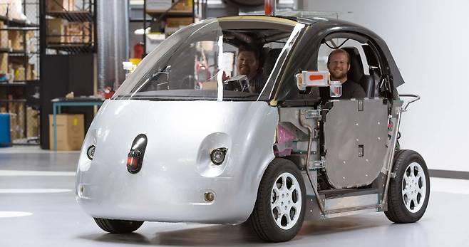 2009년 구글 X 프로젝트에 참여한 연구진 사진 출처 : 웨이모 홈페이지