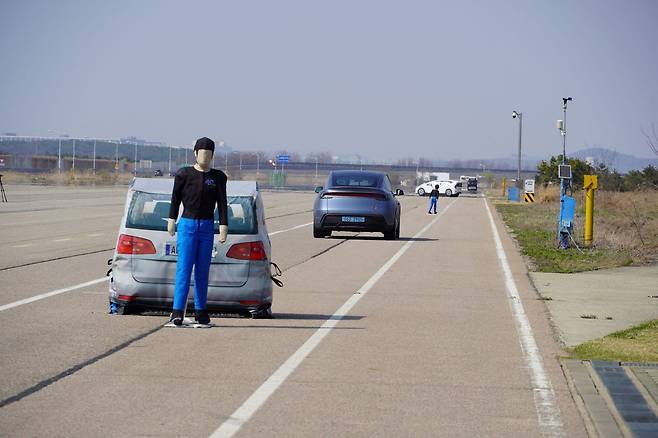 교통안전공단 첨단안전장치 시험 모습.(한국교통안전공단 제공)