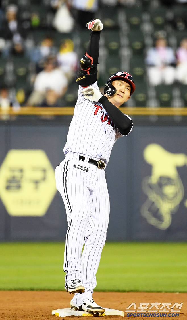 14일 잠실구장에서 열린 LG 트윈스와 키움 히어로즈의 경기. LG 오지환이 안타를 날린 뒤 환호하고 있다. 잠실=박재만 기자 pjm@sportschosun.com/2025.05.14/