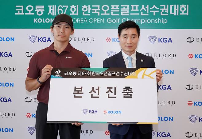 김민휘(왼쪽)와 송승회 코오롱 스포츠단장. 사진=코오롱 제공