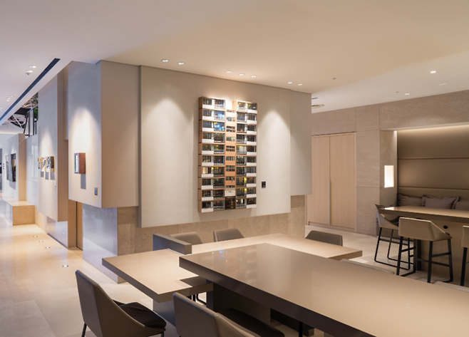 안다즈 서울 강남이 호텔 1층 아츠 갤러리에서 민수연 작가 개인전을 선보인다. / 사진=안다즈 서울 강남