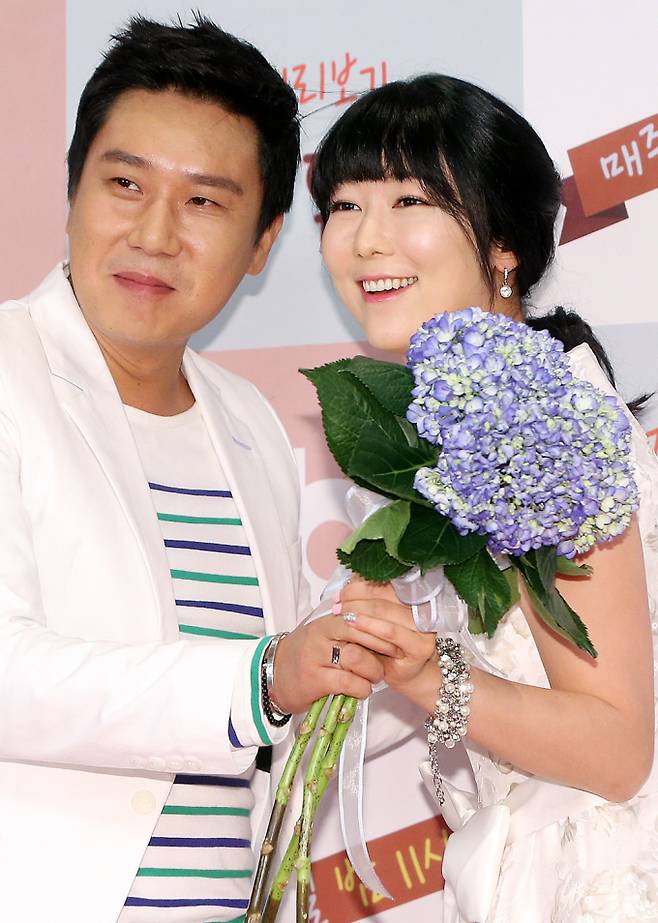 사유리가 가상 남편이었던 이상민 재혼 소식에 놀랐다. 사진은 2014년 9월16일 서울 중구 순화동 호암아트홀에서 진행된 JTBC예능프로그램 님과 함께 기자간담회에서 참석한 이상민, 사유리가 포즈를 취한 모습. /사진=머니투데이